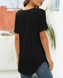 Camiseta casual con cuello de pico y bajo curvo