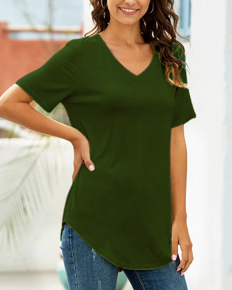Camiseta casual con cuello de pico y bajo curvo