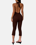 Mono ajustado casual con cuello halter sin mangas