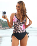 Conjunto de tankini con estampado floral y tiras de escalera