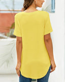 Camiseta casual con cuello de pico y bajo curvo