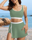Conjunto de bikini de bloques de color con falda de baño con abertura lateral