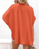 Blusa abotonada con cuello de pico, holgada y relajada