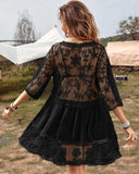 Vestido de playa con cuello de pico y encaje floral