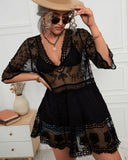 Vestido de playa con cuello de pico y encaje floral