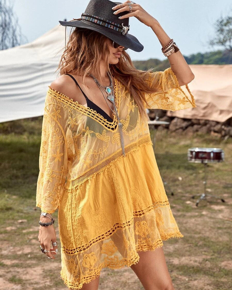 Vestido de playa con cuello de pico y encaje floral