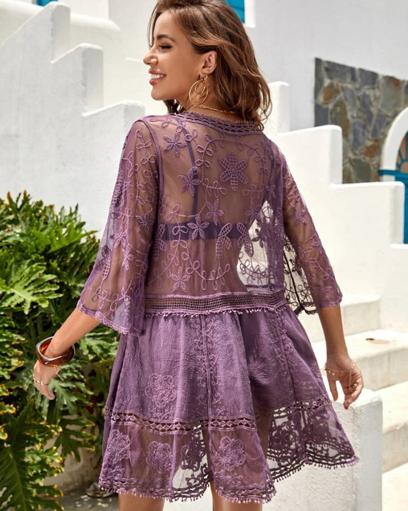 Vestido de playa con cuello de pico y encaje floral